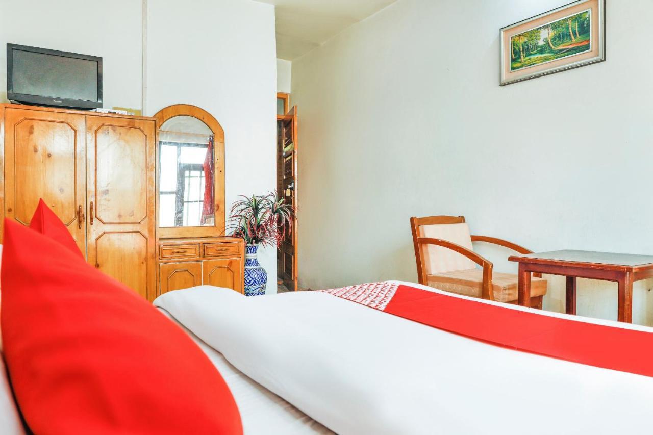 Oyo 72225 Hotel Dilshan Srīnagar Esterno foto